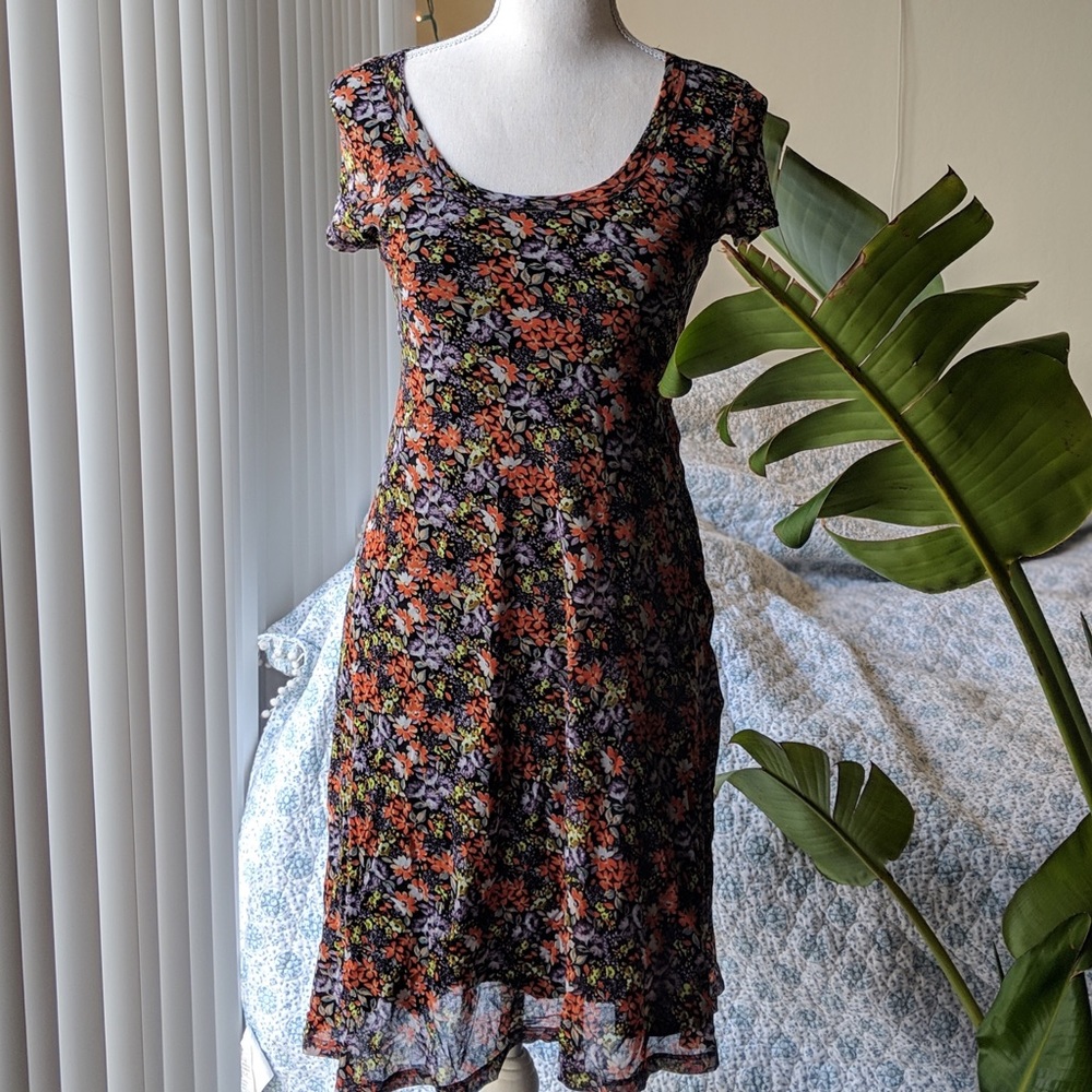 Karen Kane pretty fitted dress